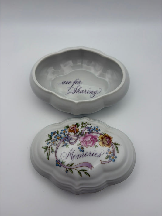 Vintage Avon Porcelain Music Box Memories Are For Sharing 1983 Jewelry Box
