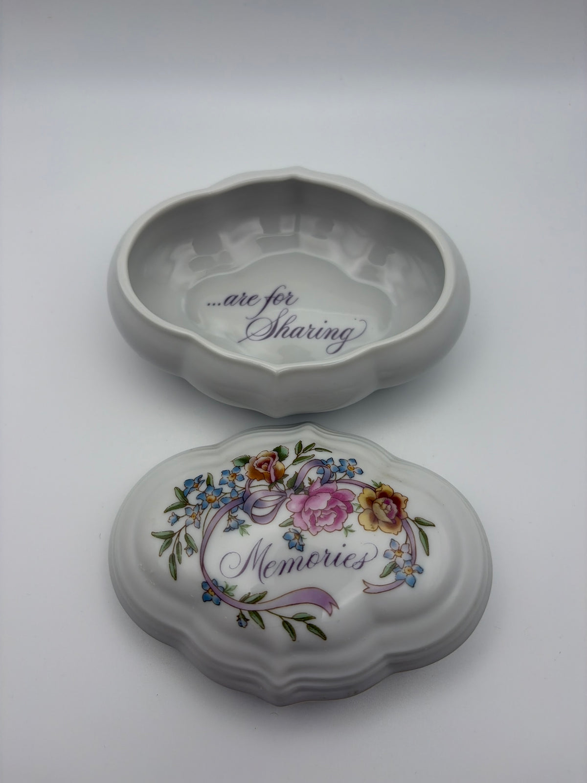 Vintage Avon Porcelain Music Box Memories Are For Sharing 1983 Jewelry Box