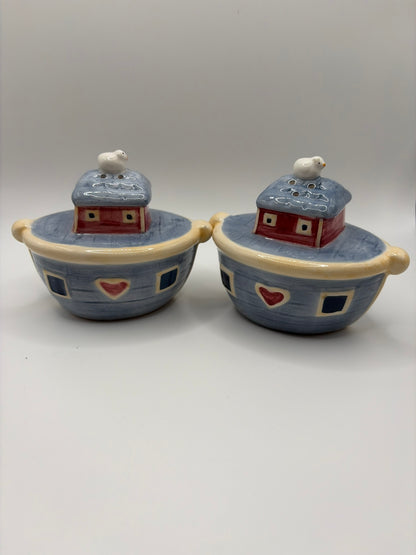 Vintage Susan Winget "Noah's Ark" Salt & Pepper Shakers   Collectors/ Kitchen