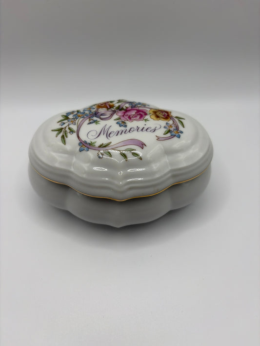 Vintage Avon Porcelain Music Box Memories Are For Sharing 1983 Jewelry Box