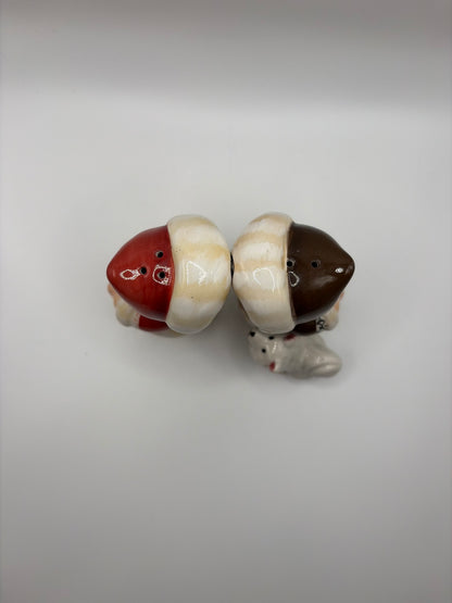 Kissing Eskimos Magnetic Salt & Pepper Shaker Set Inuit Husky Dog