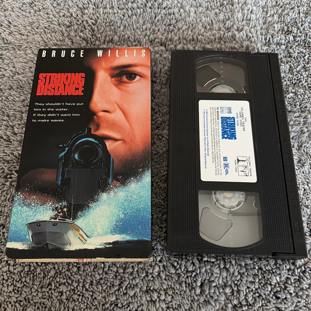 Striking Distance (VHS, 1994)